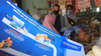 Kamar Dagang dan Industri Indonesia (KADIN) wilayah Aceh Barat mengajak para pedagang untuk memanfaatkan teknologi dan berinovasi belanja lewat media daring atau pesan antar (delivery order) dengan tujuan untuk memutuskan mata rantai penyebaran virus Corona atau COVID-19. Antara Foto/Syifa Yulinnas.