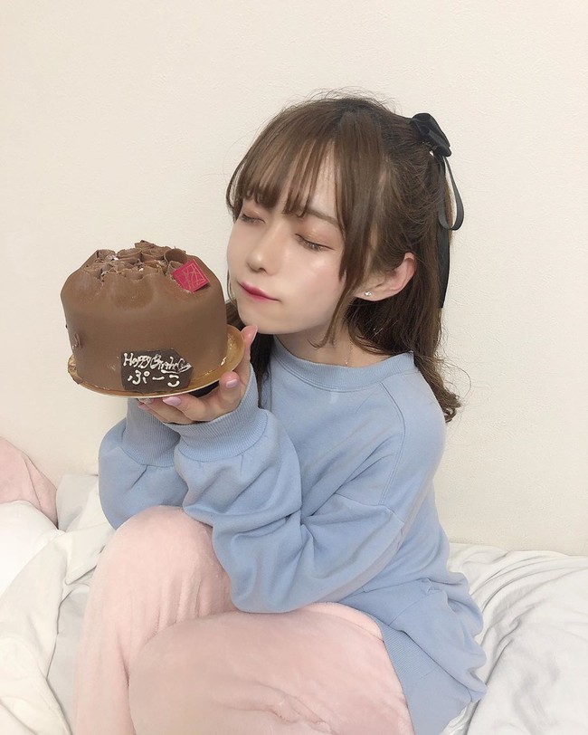 Pada beberapa unggahan video YouTubenya, Puutan terkadang berbagi tutorial makeup dan gaya rambut, serta konten yang mungkin dianggap lucu oleh beberapa orang. Foto: Instagram