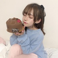 Pada beberapa unggahan video YouTubenya, Puutan terkadang berbagi tutorial makeup dan gaya rambut, serta konten yang mungkin dianggap lucu oleh beberapa orang. Foto: Instagram