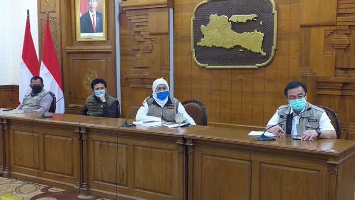 Gubernur Jawa Timur Khofifah jumpa pers di grahadi