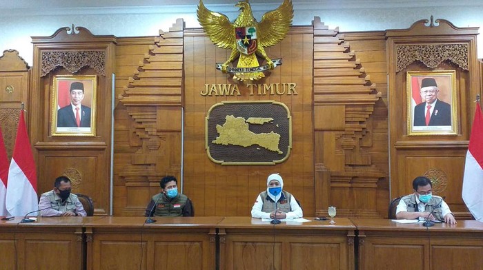 Gubernur Jawa Timur Khofifah jumpa pers di grahadi