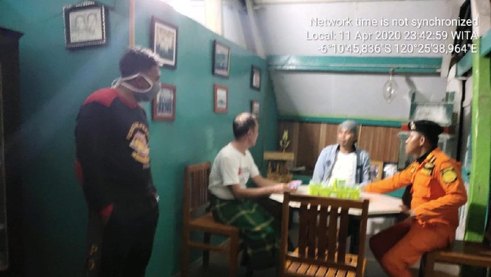 Nelayan di Selayar dievakuasi setelah kapalnya rusak