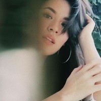 Raisa menjadi salah satu artis Tanah Air yang menebar pesonanya dalam pemotretan saat harus #dirumahaja karena wabah COVID-19. Fotografer Michael Cools berada di balik lensa untuk sesi pemotretan unik tersebut. (Foto: Dok. Instagram/@raisa6690 dan Instagram/@michaelcools)