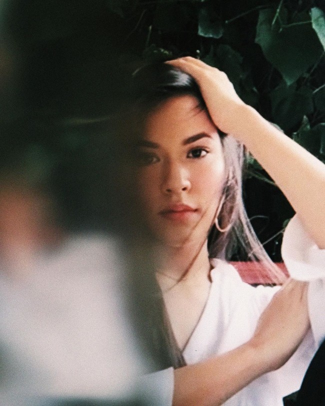 Raisa melakukan pemotretan virtual bersama fotografer Michael Fabian Cools. Virtual photoshoot with @michaelcools this afternoon. Tetep #dirumahaja yaa guys! demikian Raisa menulis pada keterangan fotonya. Foto: Dok. Instagram @raisa6690, Instagram @michaelcools