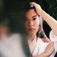 Raisa melakukan pemotretan virtual bersama fotografer Michael Fabian Cools. Virtual photoshoot with @michaelcools this afternoon. Tetep #dirumahaja yaa guys! demikian Raisa menulis pada keterangan fotonya. Foto: Dok. Instagram @raisa6690, Instagram @michaelcools