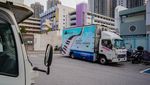 Truk Ini Dirombak Jadi Tempat Les Piano Keliling di Hong Kong