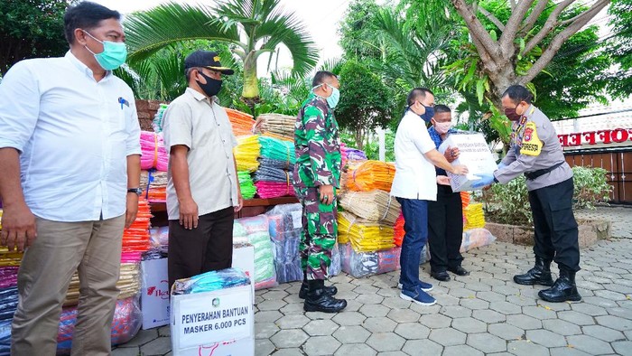 Banyuwangi Distribusikan 1.800 APD untuk Tenaga Kesehatan