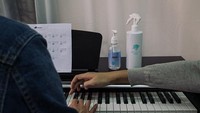 Truk tersebut dilengkapi dengan fasilitas pembersih udara dan hand sanitizer. Selain itu, sebelum memulai kelas musik, truk dan piano yang ada didalamnya akan disemprotkan dengan disinfektan untuk mencegah penyebaran Corona.