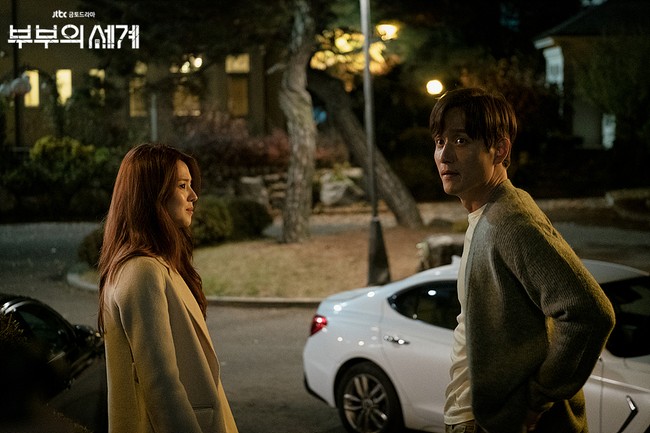 Kemampuan akting Han So Hee di drama The World of The Married yang menjadi selingkuhan pria beristri dan hamil ini membuat para penontonnya kesal. Tak heran jika banyak netizen Indonesia yang melabrak Han So Hee dan mengungkapkan kekesalannya. Foto: (dok. JTBC)