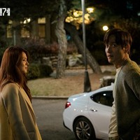 Kemampuan akting Han So Hee di drama The World of The Married yang menjadi selingkuhan pria beristri dan hamil ini membuat para penontonnya kesal. Tak heran jika banyak netizen Indonesia yang melabrak Han So Hee dan mengungkapkan kekesalannya. Foto: (dok. JTBC)