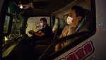 Truk Ini Dirombak Jadi Tempat Les Piano Keliling di Hong Kong