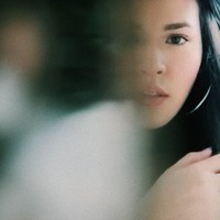 Since were still on #dirumahaja mode, @raisa6690 & me came up with this idea of doing a virtual photoshoot! Ternyata seru banget & slide to see the results! tulis sang fotografer Michael Cools di Instagramnya @michaelcools. Foto: Dok. Instagram @raisa6690, Instagram @michaelcools