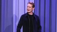 Macaulay Culkin pernah mengalami penurunan karier yang drastis usai kesuksesan Home Alone. Ia dikenal sebagai aktor cilik terpopuler di era 1990-an. Foto: Instagram @culkamania