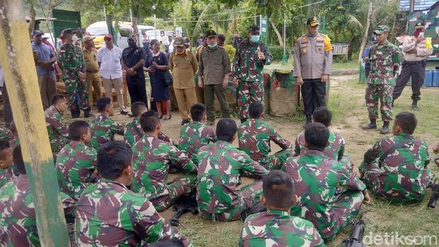 Kapolda Papua dan Pangdam Cenderawasih mengunjungi Memberamo Raya pasca insiden salah paham yang mengakibatkan 3 anggota polisi meninggal (dok. Istimewa)