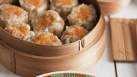 Dapur Mami Er meyediakan dim sum siomay serta lumpia kulit tahu dengan varian daging ayam dan udang. Rasanya enak dan tetntunya halal. Bisa dipesan untuk porsi satuan hingga pondok nikahan lho! FOTO: @dapur_mami_er