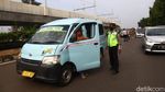 Potret Polisi Halau Pemotor Tak Bermasker