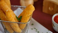 Camilan frozen seperti cheese stick, donat kentang mini, dim sum, sushi roll, hingga makanan tradisional sate lilit khas Bali berikut bisa kamu beli di @pikameametangsel. Berlokasi di Tangerang Selatan, kamu bisa pesan via WA tau aplikasi belanja online. Harganya bervariasi mulai dari Rp 21.000 saja. FOTO: @pikameametangsel