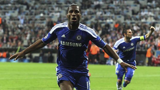 Nama Didier Drogba makin bersinar bersama Chelsea.