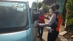 Petugas Lakukan Pemeriksaan PSBB di Lampiri Kalimalang