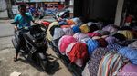 Jelang PSBB di Tangsel, Pasar Cipadu Masih Normal