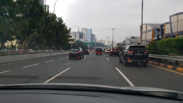 Macet di Jakarta meski PSBB Macet di Jakarta meski PSBB