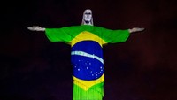 Tak mau kalah, bendera Brasil pun ikut dipamerkan.