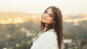 Potret Artis TikTok Cantik Kontroversial, Joget Pakai Lantunan Al Quran