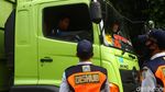 Potret Polisi Halau Pemotor Tak Bermasker