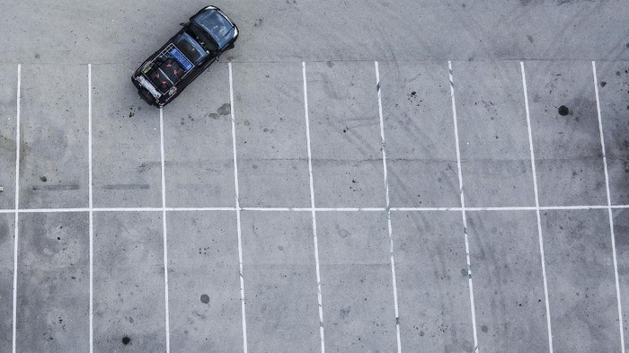 An aeriel view shows Italian chef Aldo Giaquinto and his wife Vera Kozlovskaia parking their car in a Walmart parking lot in Miami, on April 10, 2020. - The couple has lived for the past two weeks camped out in their converted Toyota Land Cruiser in a Walmart parking lot. (Photo by CHANDAN KHANNA / AFP)