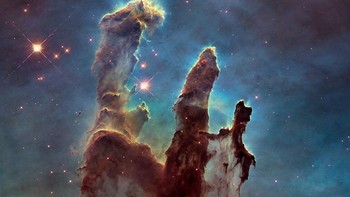 Pillars of Creation di Eagle Nebula bisa dibilang merupakan foto paling ikonik yang pernah ditangkap Teleskop Hubble. Versi asli foto ini diambil pada 1995, dan pada 5 Januari 2015 foto di atas dirilis untuk memperingati ulang tahun Hubble yang ke-25. Foto: NASA/ESA/Hubble Heritage Team