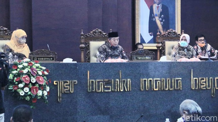 paripurna dprd jatim tentang dana corona