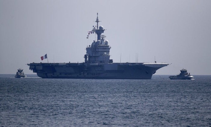 50 Tentara di Kapal Induk Prancis Positif Terinfeksi Corona 50 personel angkatan laut Prancis di kapal induk Charles de Gaulle dinyatakan positif Corona. Saat ini kapal induk tersebut sudah berlabuh di Teluk Toulon.