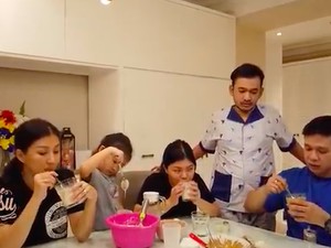 5 Artis Indonesia Ini Tak Ketinggalan Racik Dalgona Coffee