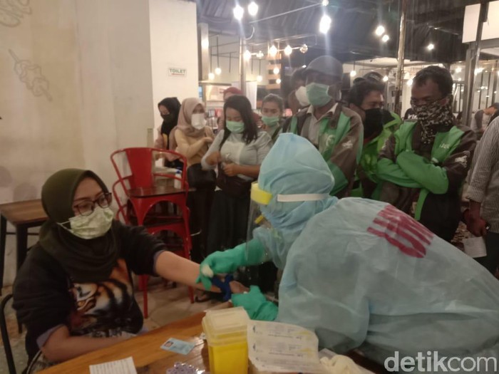 Jumlah pasien positif Corona di Surabaya terus bertambah. Hingga hari ini sudah mencapai 208 orang.