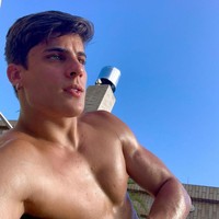 Hubungan Nadine baru pun tampaknya mendapat restu dari Neymar yang menuliskan berbahagialah ibu, aku mencintaimu di kolom komentar postingan fotonya dengan Tiago. Foto: Instagram  