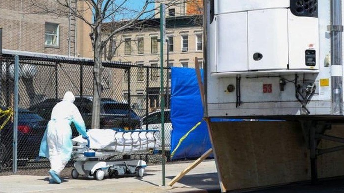 Virus corona: Drama Covid-19 di New York, kota yang kewalahan mengurusi jenazah dan rumah sakit darurat di tengah kota Virus corona: Drama Covid-19 di New York, kota yang kewalahan mengurusi jenazah dan rumah sakit darurat di tengah kota