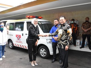 Ketua MPR RI Sumbang Ambulans untuk Mobilisasi Warga Kurang Mampu