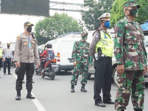Kapolda Evaluasi Banyaknya Kendaraan Masuk Jakarta di Hari Ke-4 PSBB