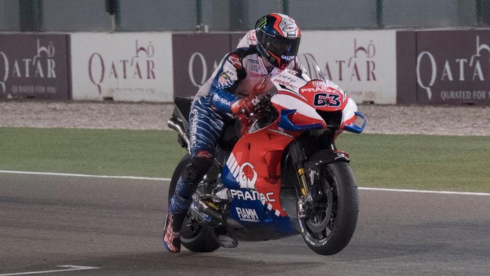 DOHA, QATAR - FEBRUARY 24: Francesco Bagnaia of Italy and Pramac Racing  tests the start on the grid during the MotoGP Tests at Losail Circuit on February 24, 2020 in Doha, Qatar. (Photo by Mirco Lazzari gp/Getty Images)