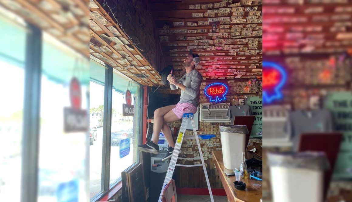 Hiasan uang di restoran senilai Rp 59 juta