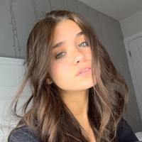  Nessa Barrett dan temannya berjoget di sebuah rekaman audio dengan suara seorang pria terdengar melantunkan doa dari Al Quran. Aksinya itu pun dikecam tidak sopan dan menyinggung Foto: Instagram