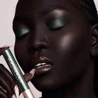 Kini, Nyakim Gatwech merupakan salah satu model sukses di Negeri Paman Sam. Menurut Celebrity How, Nyakim Gatwech kini bernilai US$ 4 juta atau sekitar Rp 63 miliar. (Foto: Instagram/queennyakimofficial)