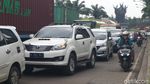 Jelang PSBB di Bekasi, Bundaran Harapan Indah Macet
