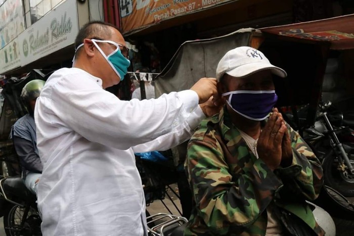 Akhyar Nasution saat razia masker di Medan (dok. Istimewa)