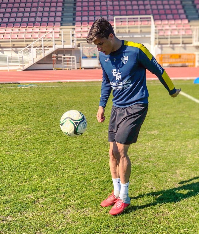 Neymar kamu luar biasa, aku tidak tahu bagaimana menjelaskan emosi menjadi fans pria sepertimu, aku melihatmu bermain dan aku sangat termotivasi, suatu hari aku harap bisa membaca pesan ini denganmu, menjadi saudaramu, dan bermain bersama, Foto: Instagram