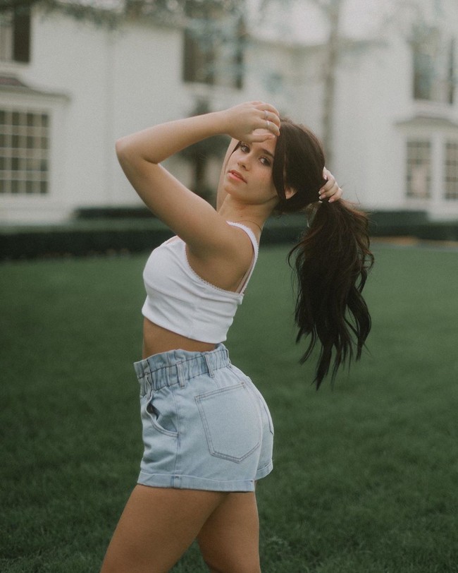 Setelah insiden Al Quran itu, artis TikTok berusia 18 tahun ini mengatakan bahwa ia telah menerima kebencian yang sangat sulit untuk ditangani. Nessa Barrett pun mengaku telah belajar dari kesalahannya. Foto: Instagram