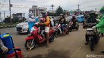 Petugas Cek Suhu Tubuh Warga Hendak ke Makassar untuk Cegah Corona