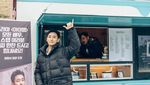Intip Pose Menggemaskan Aktor Ju Ji-Hoon yang Sering Dikirimkan Food Truck