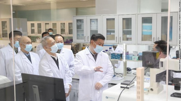 Presiden China Xi Jinping mengecek kegiatan riset tentang Corona di Academy of Military Medical Sciences.