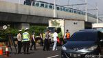 Potret Polisi Halau Pemotor Tak Bermasker